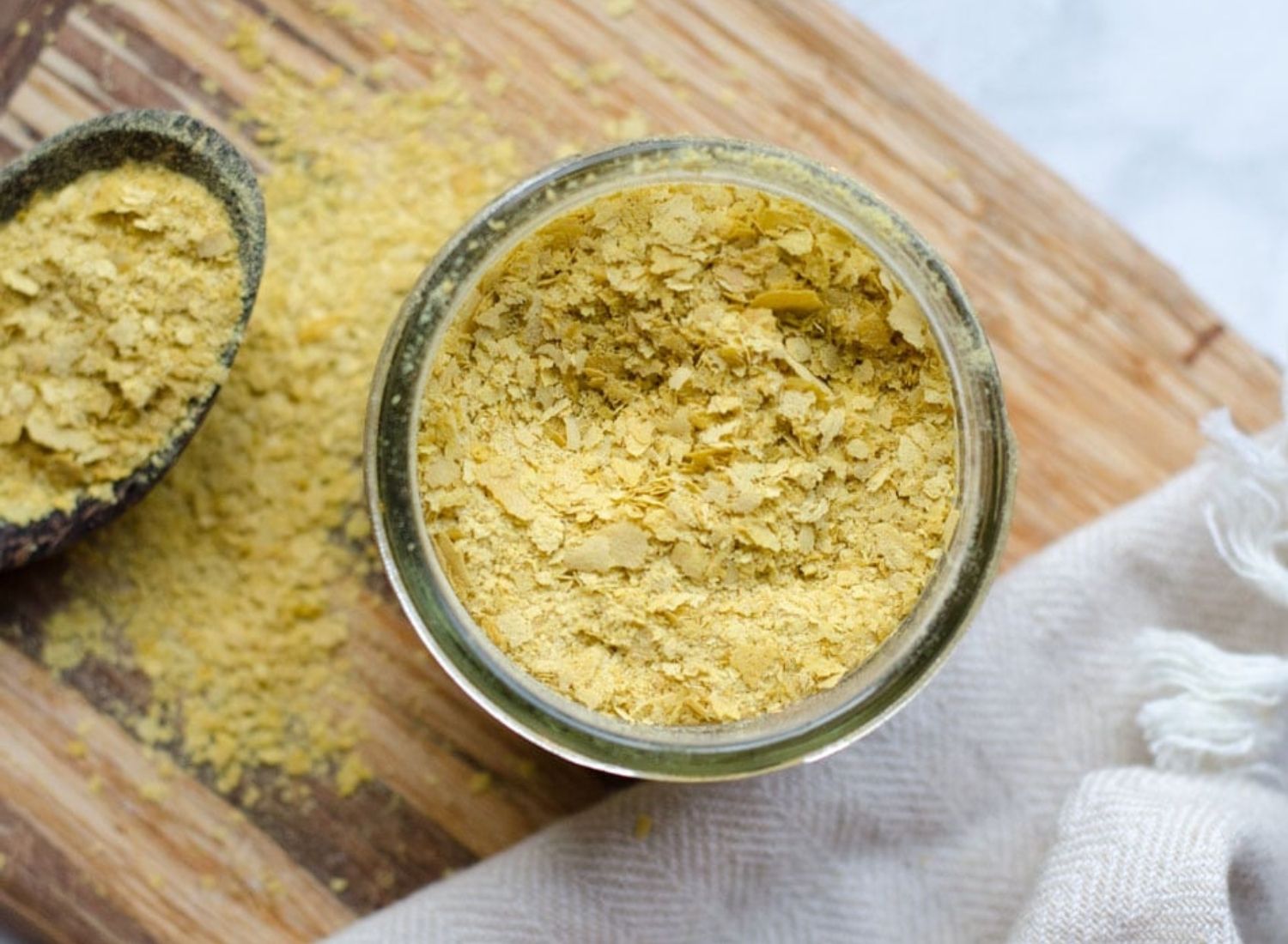 6 Health Benefits Of Nutritional Yeast And How To Use It In Food
