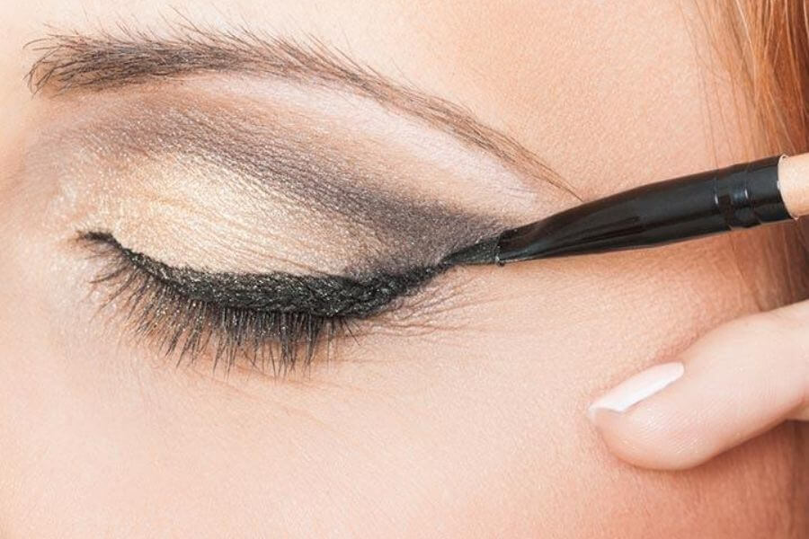 Avoid Heavy Eye Makeup