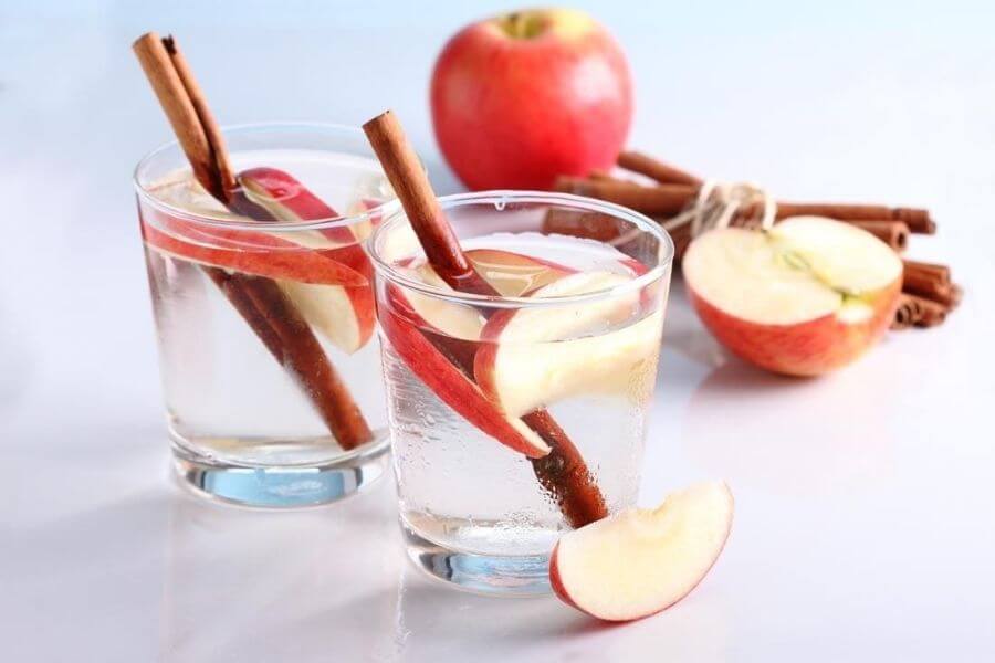 Apple Cinnamon Detox Water