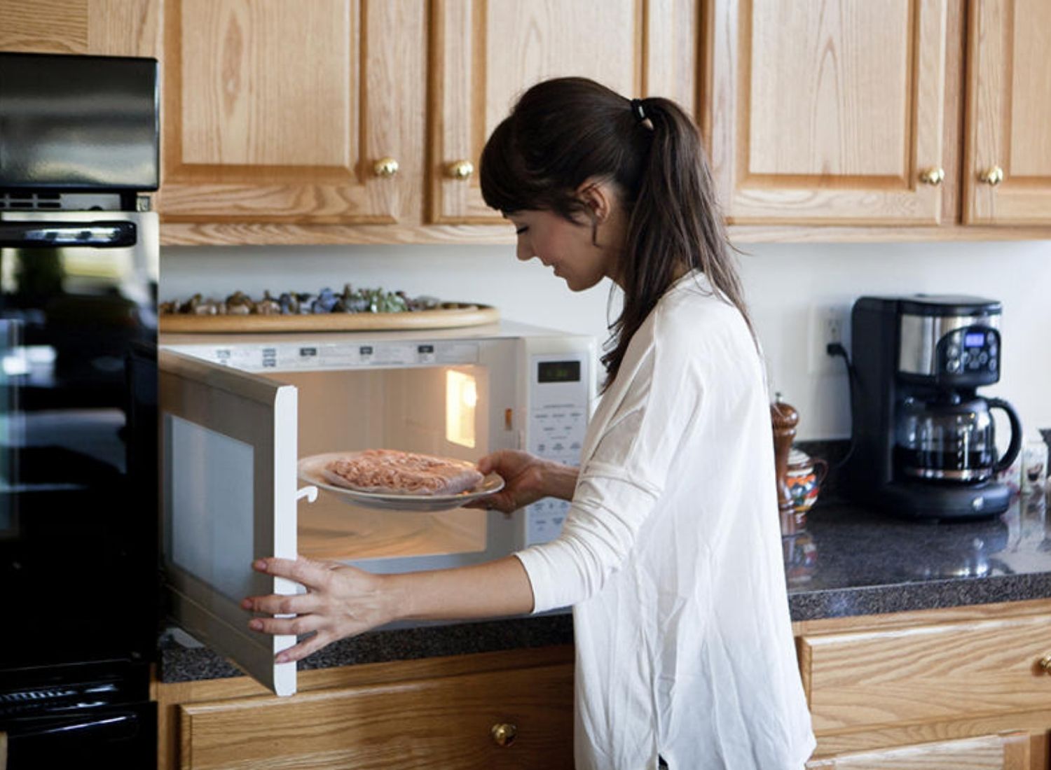 4 Myths And Facts About Microwave Ovens