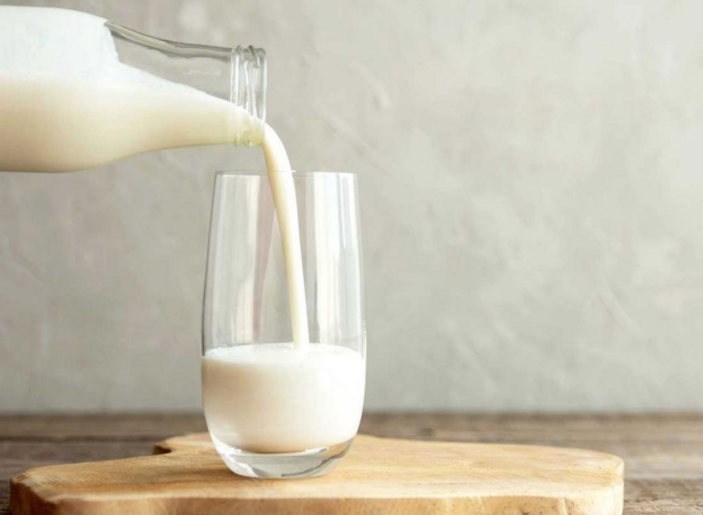 6 Surprising Negative Effects Of Drinking Milk