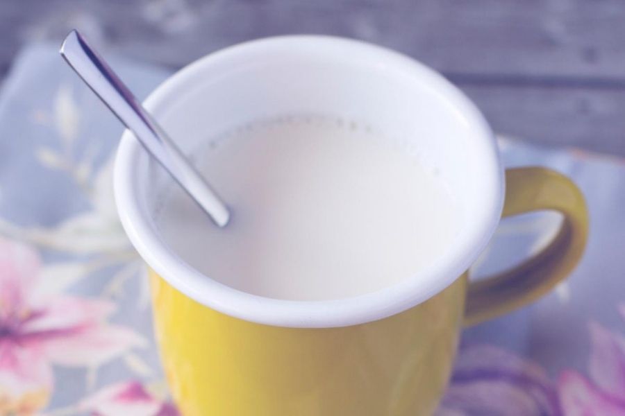 Is It Healthy To Drink Milk Before Bed?